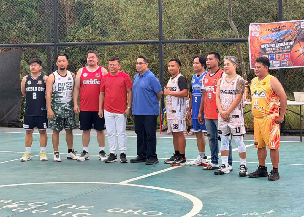 Team representatives with Malvar Mayor Artemio Abu (4th from left) and Pueblo de Oro Vice President Ronnie Araneta (center) during the opening ceremonies.